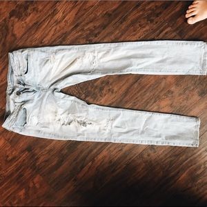 AE light wash distressed stretch skinny leg jeans